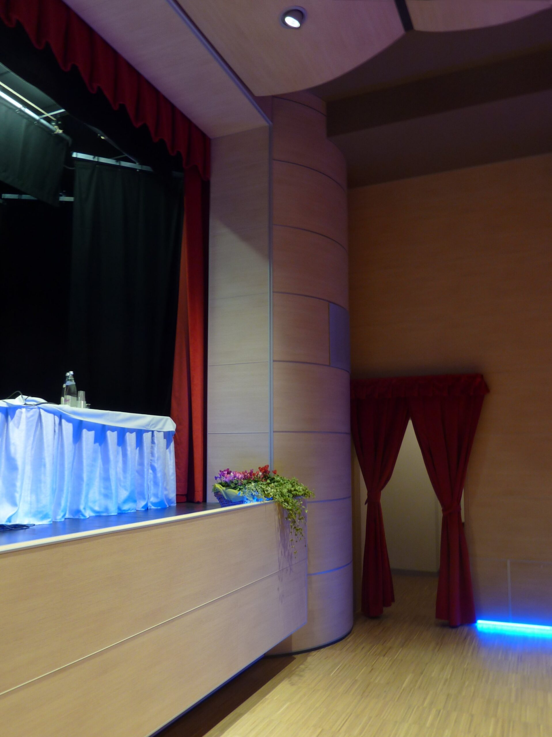 Tenda rossa in Auditorium di Larido Bleggio