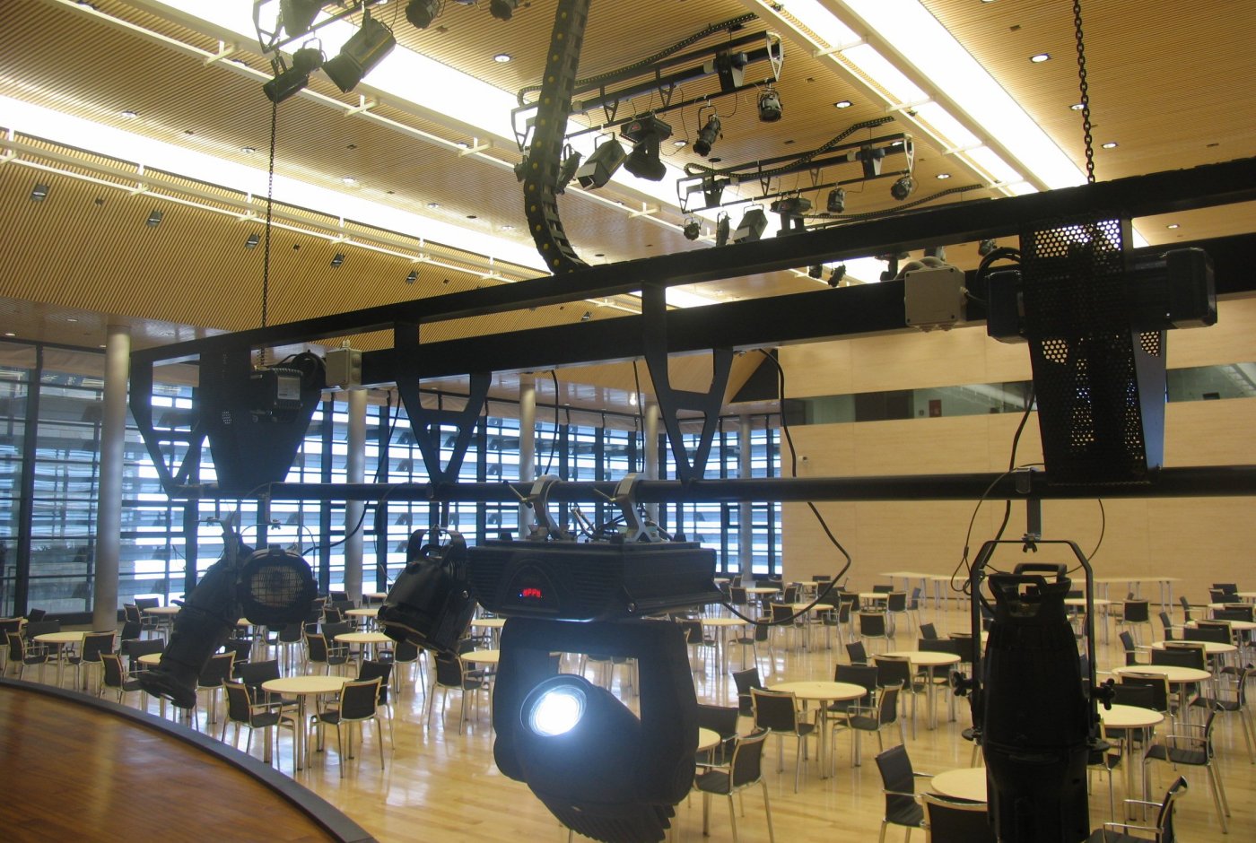 Impianto luci con proiettori motorizzati e americane nella sala eventi del Casino di Campione d Italia