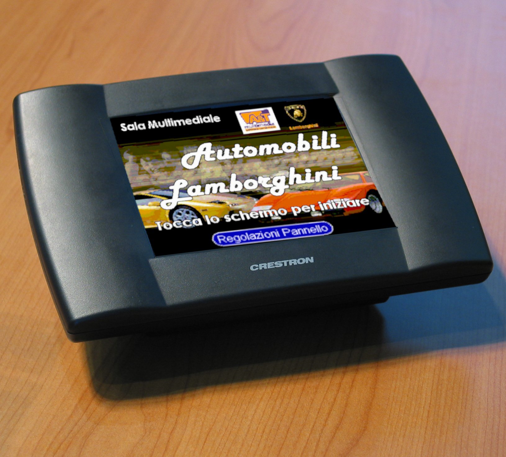 Pannello touch screen Crestron per la sala multimediale Automobili Lamborghini a Bologna