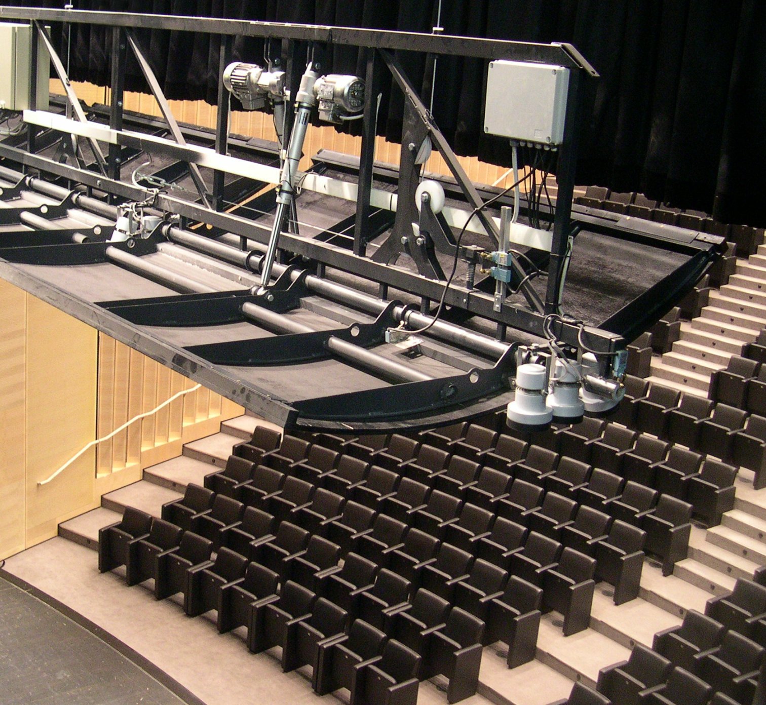 Struttura meccanica del palcoscenico e platea dell'auditorium del MART di Rovereto