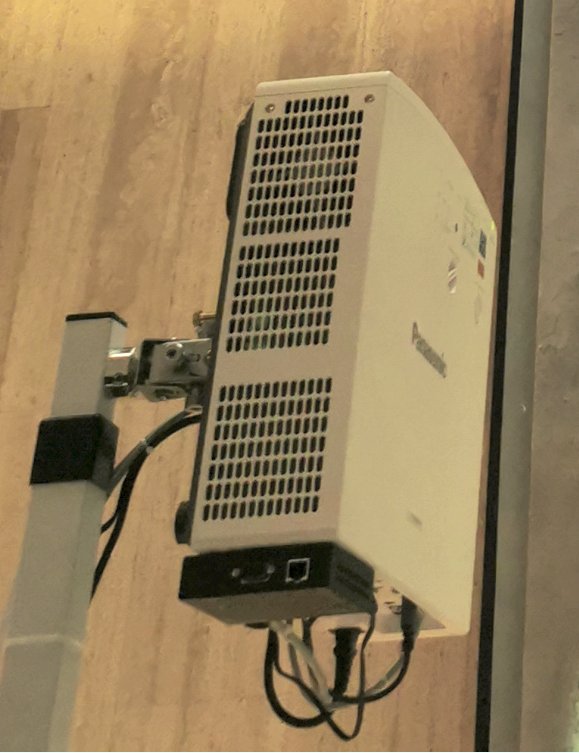 Proiettore Panasonic montato a parete per installazione multimediale al Museo Civico di Rovereto