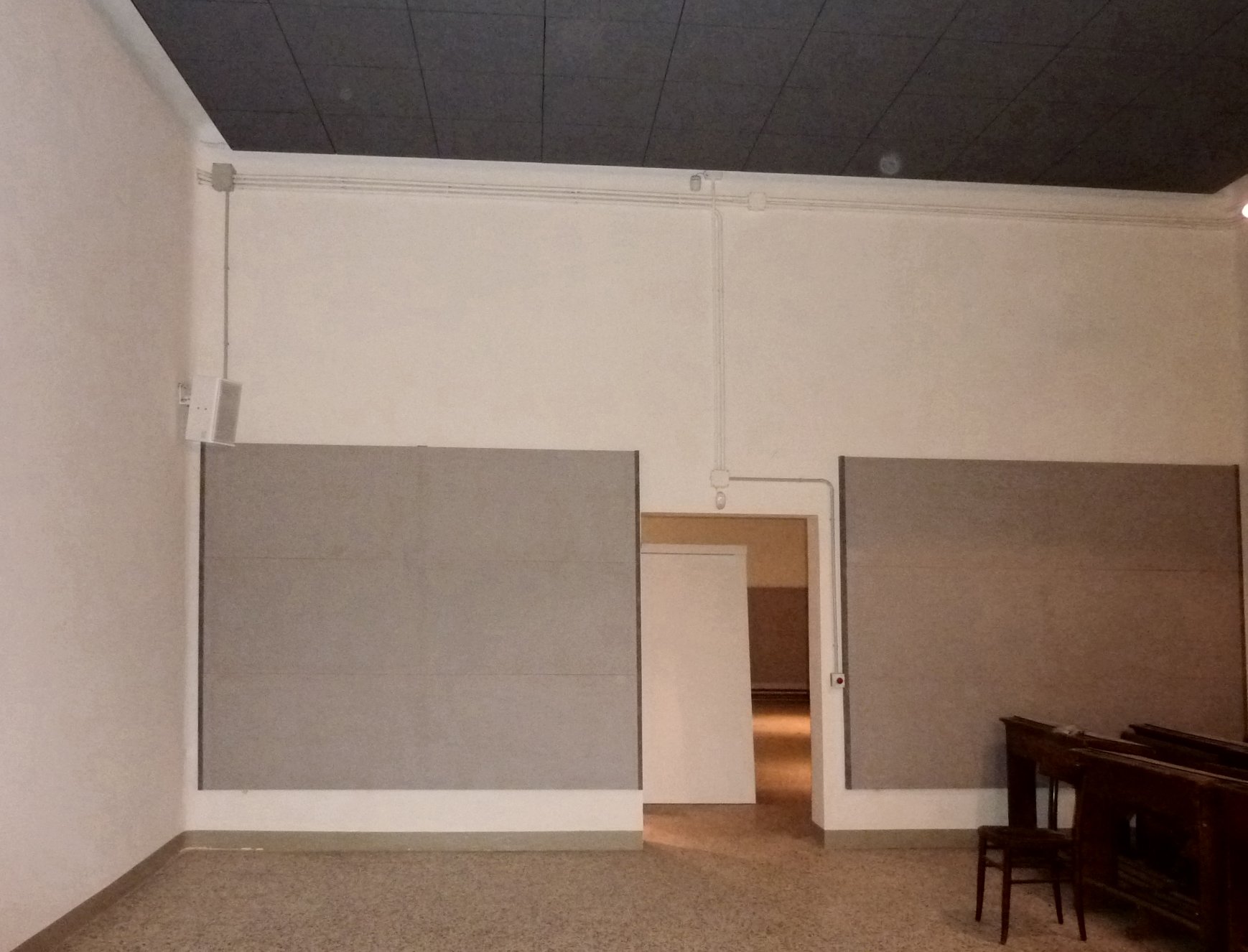 Pannelli acustici a parete con controsoffitto fonoassorbente al Museo Guareschi